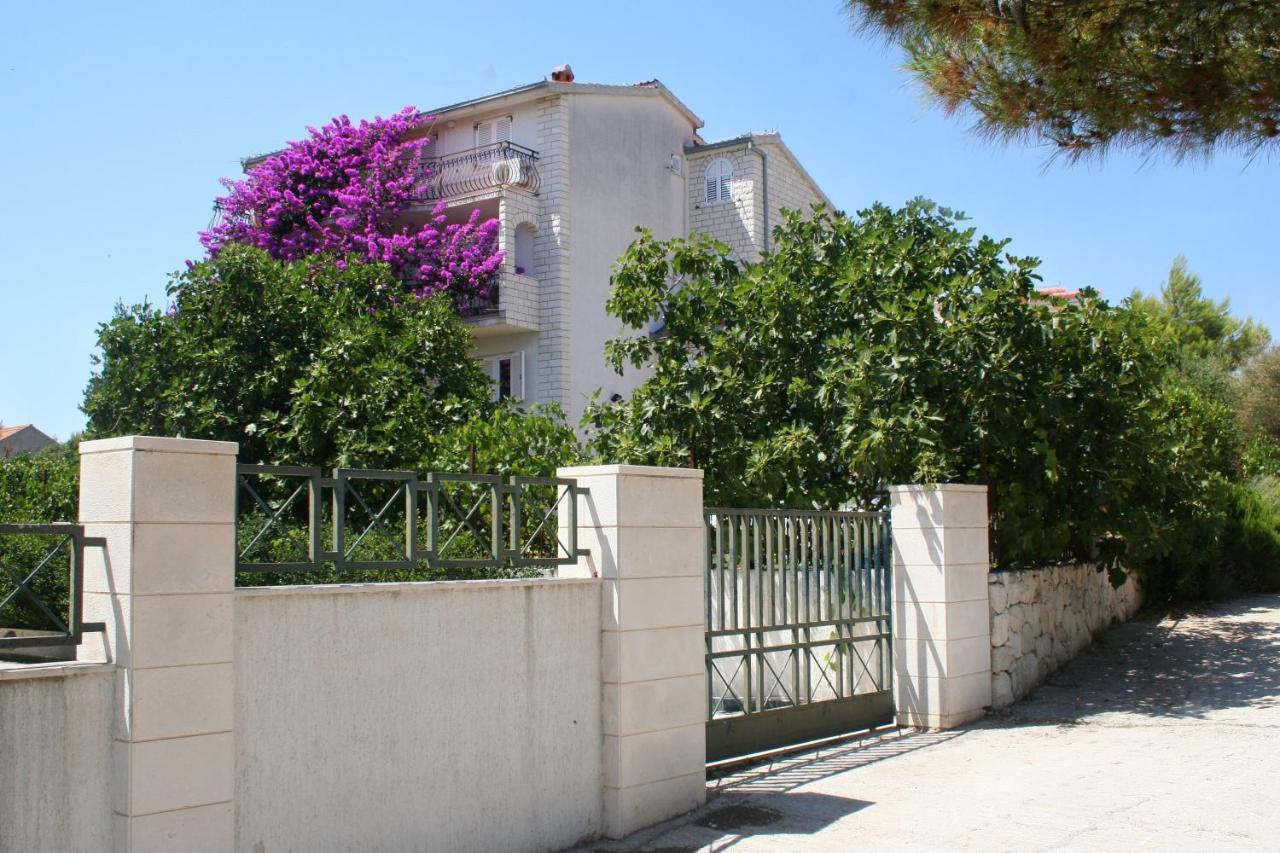 Apartments By The Sea Rastici, Ciovo - 2104 Trogir Buitenkant foto