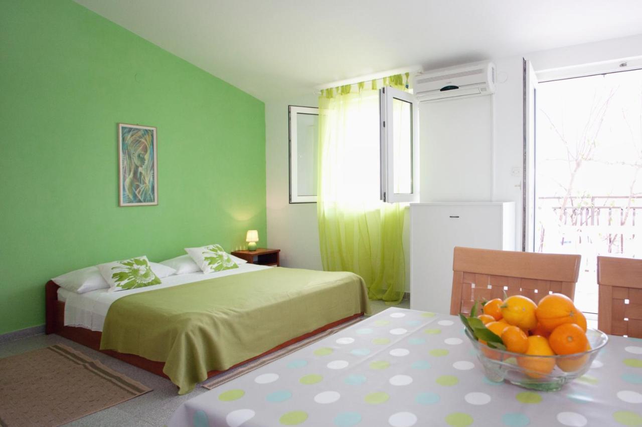 Apartments By The Sea Rastici, Ciovo - 2104 Trogir Buitenkant foto