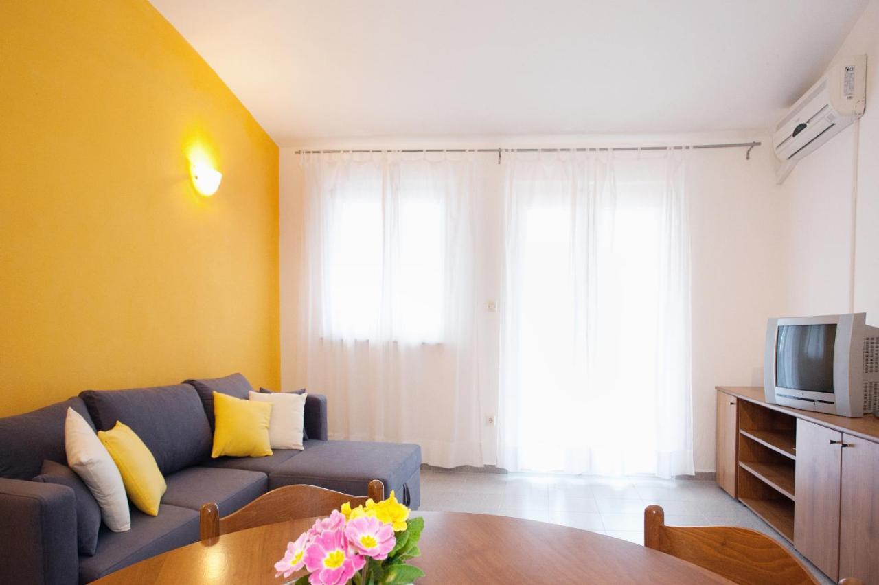 Apartments By The Sea Rastici, Ciovo - 2104 Trogir Buitenkant foto