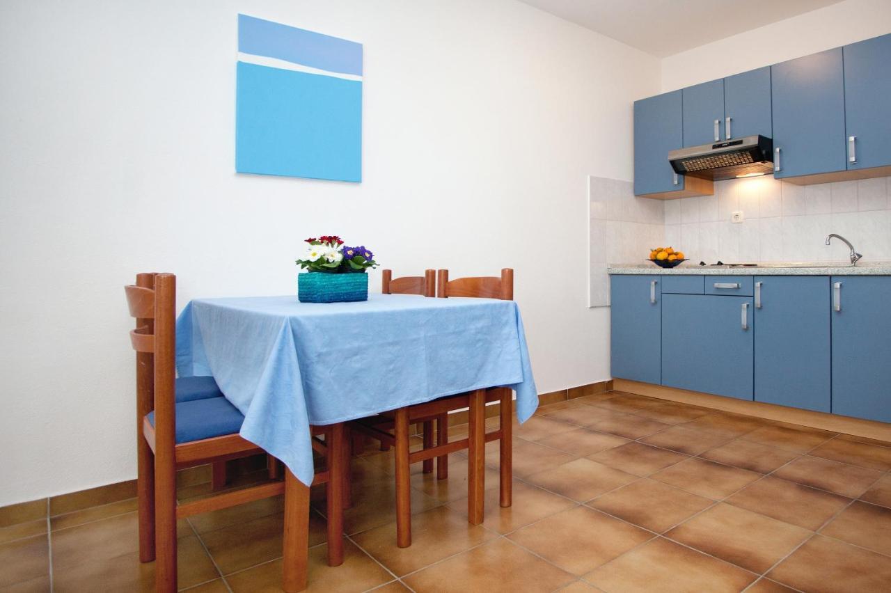 Apartments By The Sea Rastici, Ciovo - 2104 Trogir Buitenkant foto