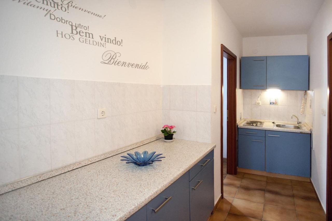 Apartments By The Sea Rastici, Ciovo - 2104 Trogir Buitenkant foto