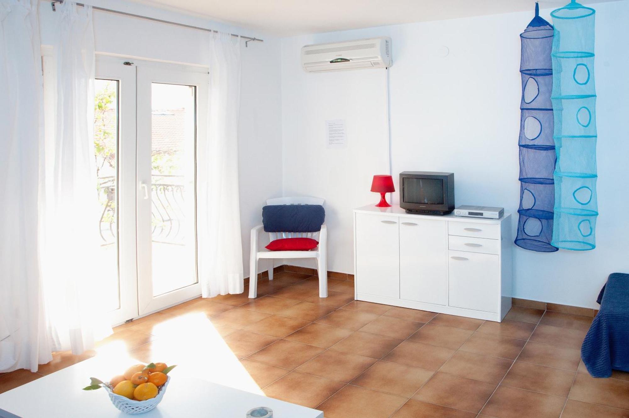 Apartments By The Sea Rastici, Ciovo - 2104 Trogir Kamer foto